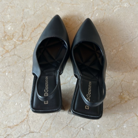 BCBGeneration Trina Pump size 5 . 3.5 inch block heel. Black - Picture 3 of 9
